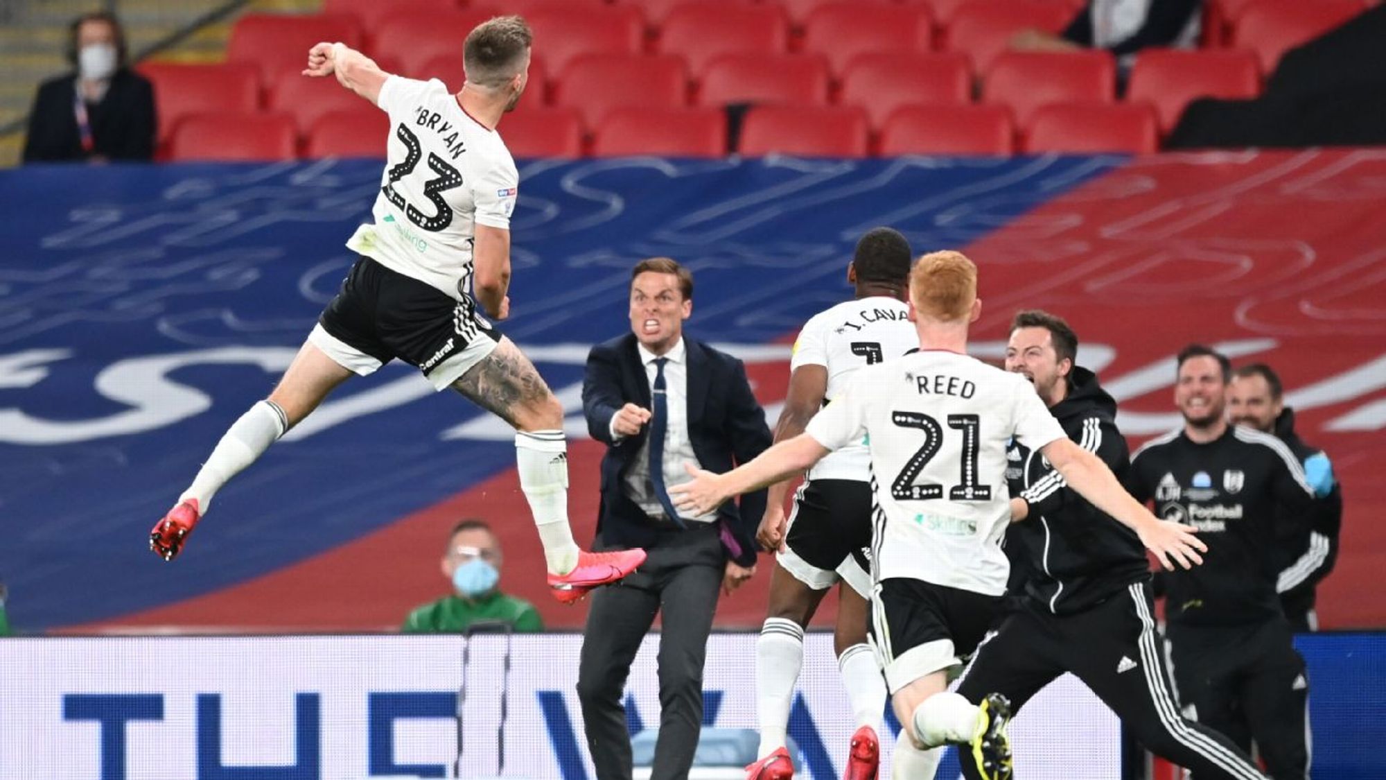 阿尔瓦雷斯、格列兹曼先后破门，巴萨主场8分钟内连丢两球.