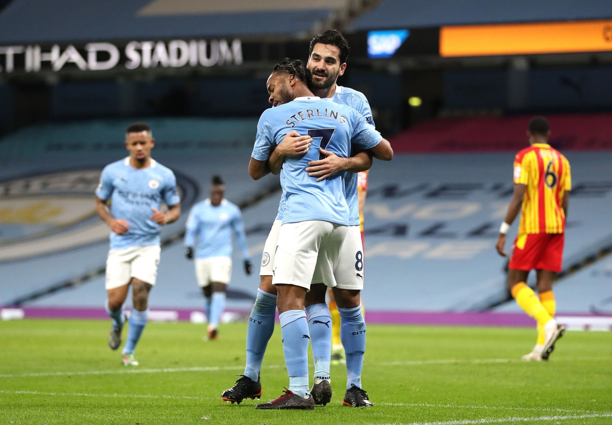 大V再次指责王曼昱：即便观众偏心眼儿你也要接受，梅西还被嘘呢.